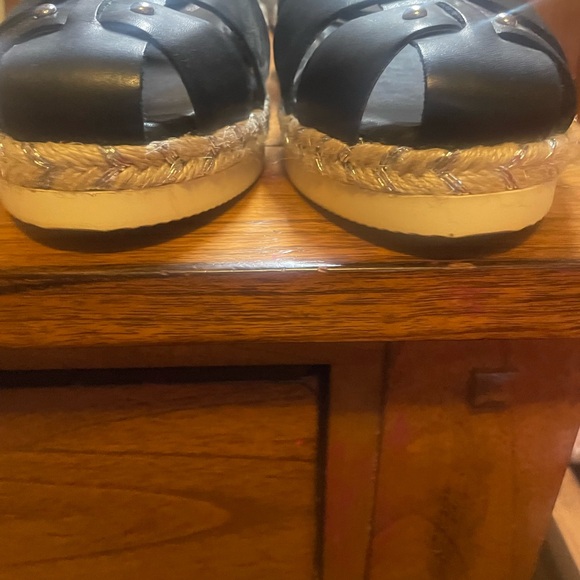 Leather Vince Camuto sandals! Size 9.5. - Picture 3 of 8